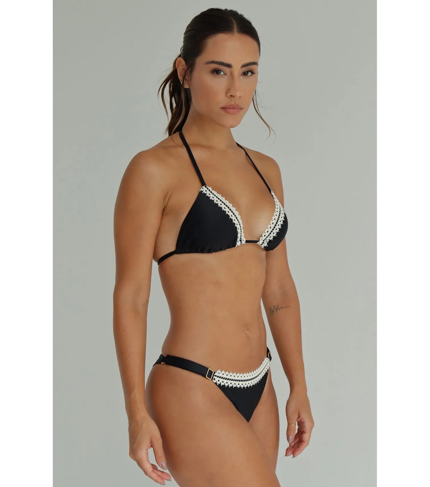 bikini nero con pizzo