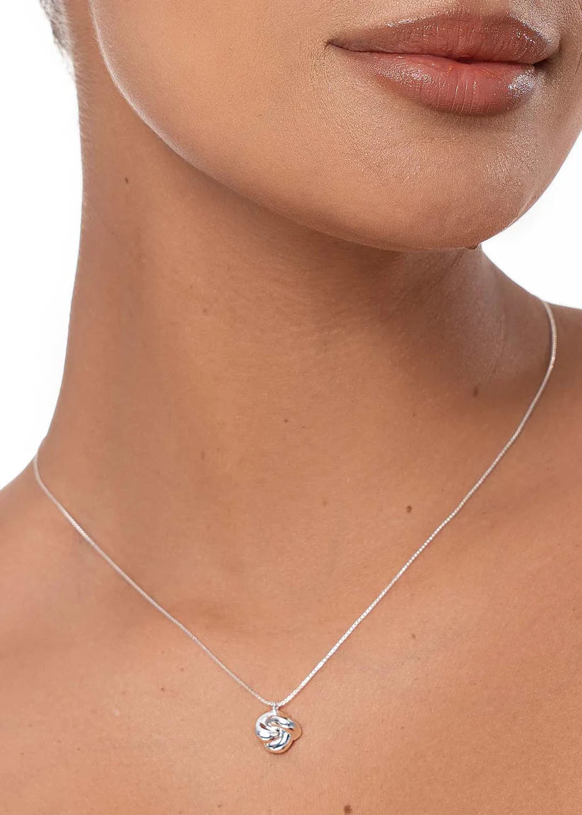 Collana con Ciondolo Nodo