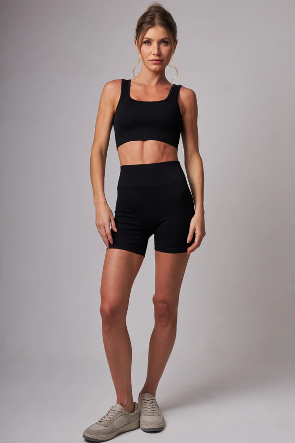 Short Outsider Seamless