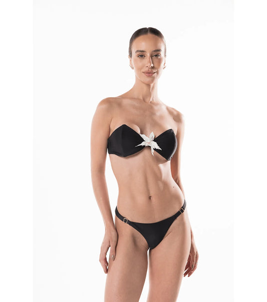 Bikini con fiore