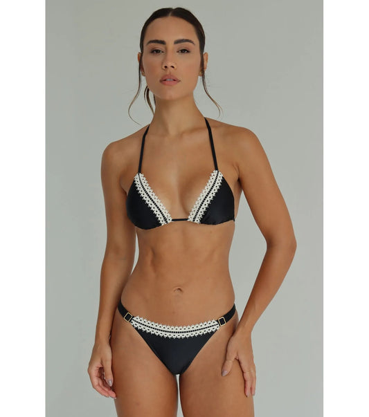 bikini nero con  pizzo