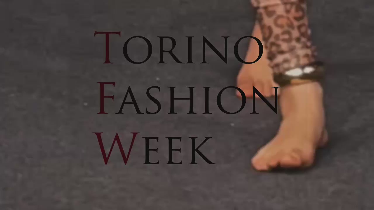 Carica il video: 